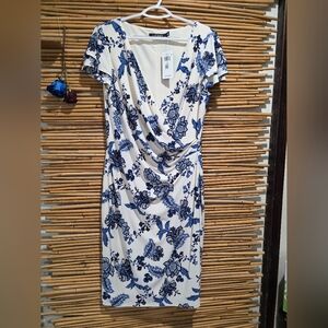 Ralph Lauren Elegant Size 12 V Neck Blue & White Floral Dress. Knee Length. NEW